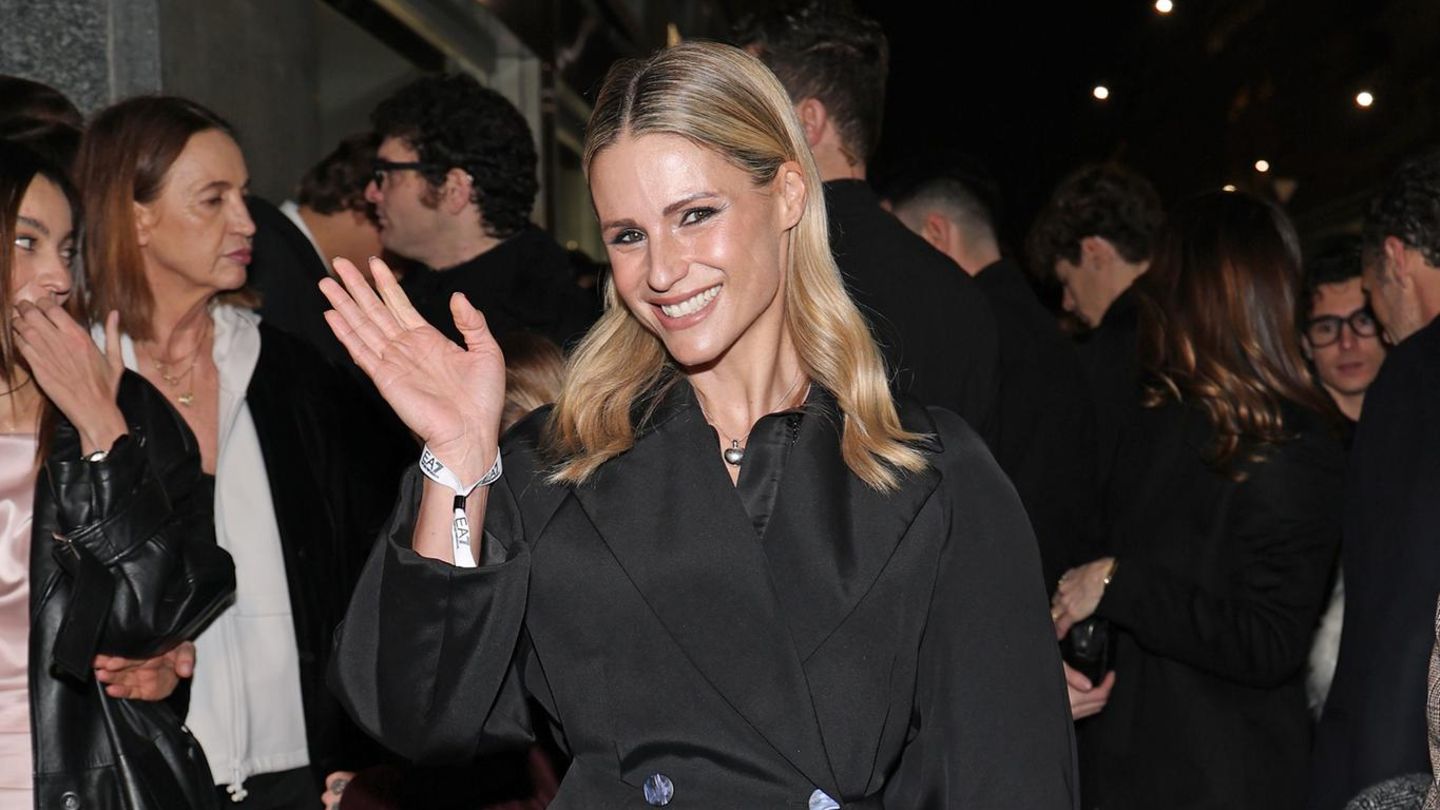 Mailand-Paris-Co-Michelle-Hunziker-und-Tochter-Aurora-machen-Armani-Show-unsicher