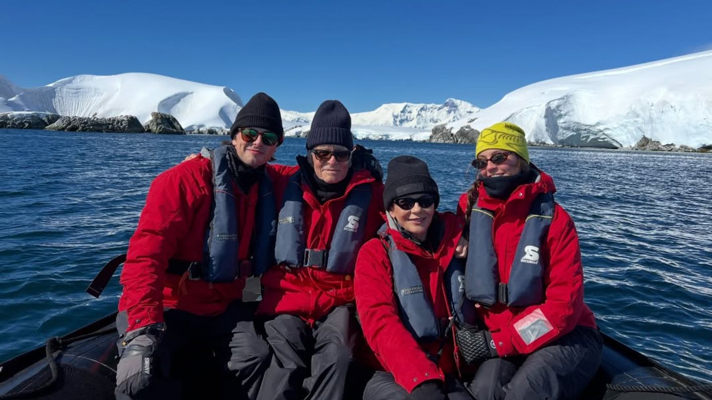 Urlaubsgr-e-2026-Mit-ihren-Kindern-auf-Abenteuerreise-in-der-Antarktis