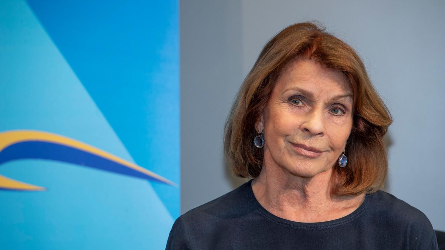 Senta-Berger-Nach-ihrem-Sturz-zieht-sie-Konsequenzen
