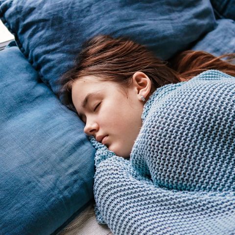 Ein Wintertief äußert sich oft in extremer Müdigkeit.