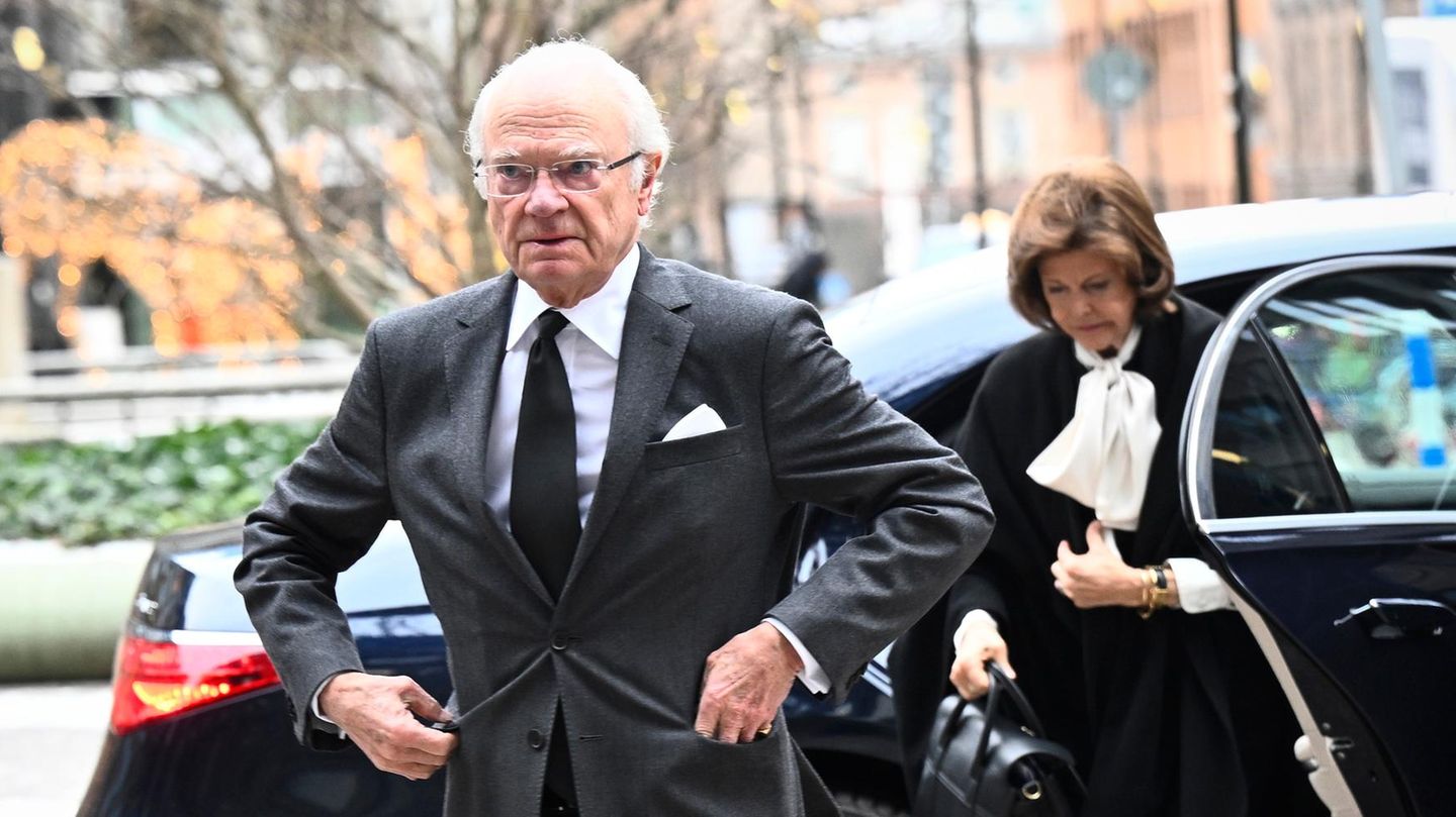 K-nig-Carl-Gustaf-Carl-Gustafs-erster-Auftritt-nach-Tod-seiner-Schwester-D-sir-e-l-sst-tief-blicken