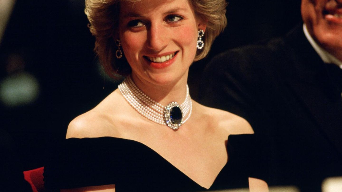 Prinzessin-Diana-Dianas-kostbare-Choker-Sammlung-ist-eine-f-r-die-Geschichtsb-cher