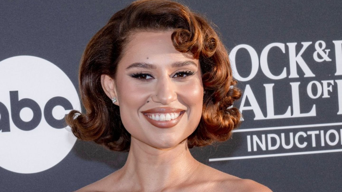 Raye-S-ngerin-k-ndigt-zweites-Album-an