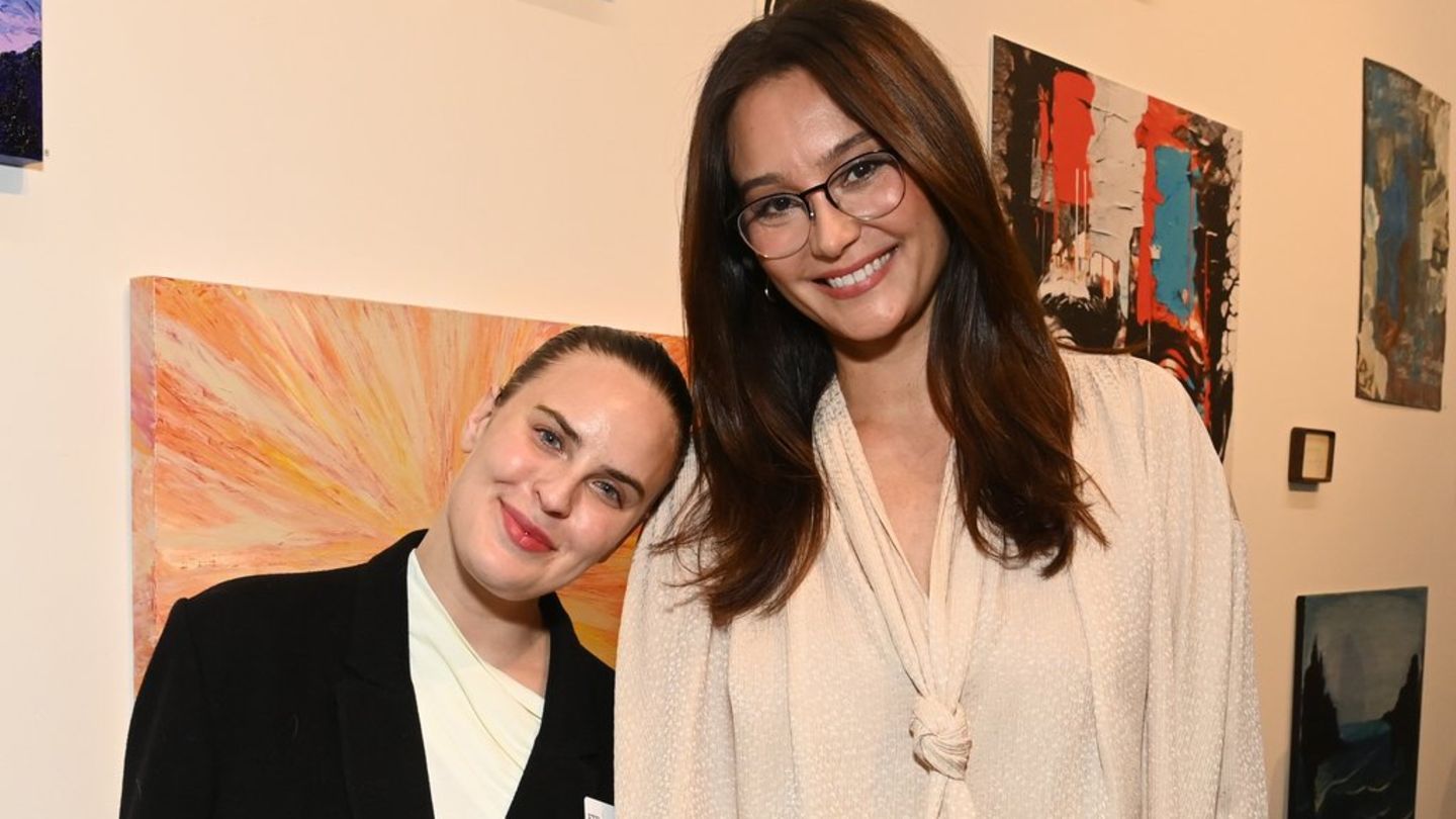 Tallulah-Willis-und-Emma-Heming-Willis-Inniger-gemeinsamer-Auftritt-bei-Event