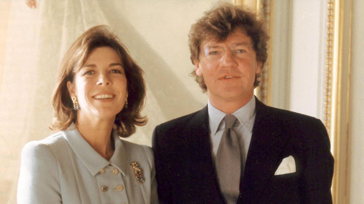 Brautmode-Prinzessin-Caroline-zeigt-bei-ihrer-Trauung-mit-Ernst-August-wie-das-funktioniert