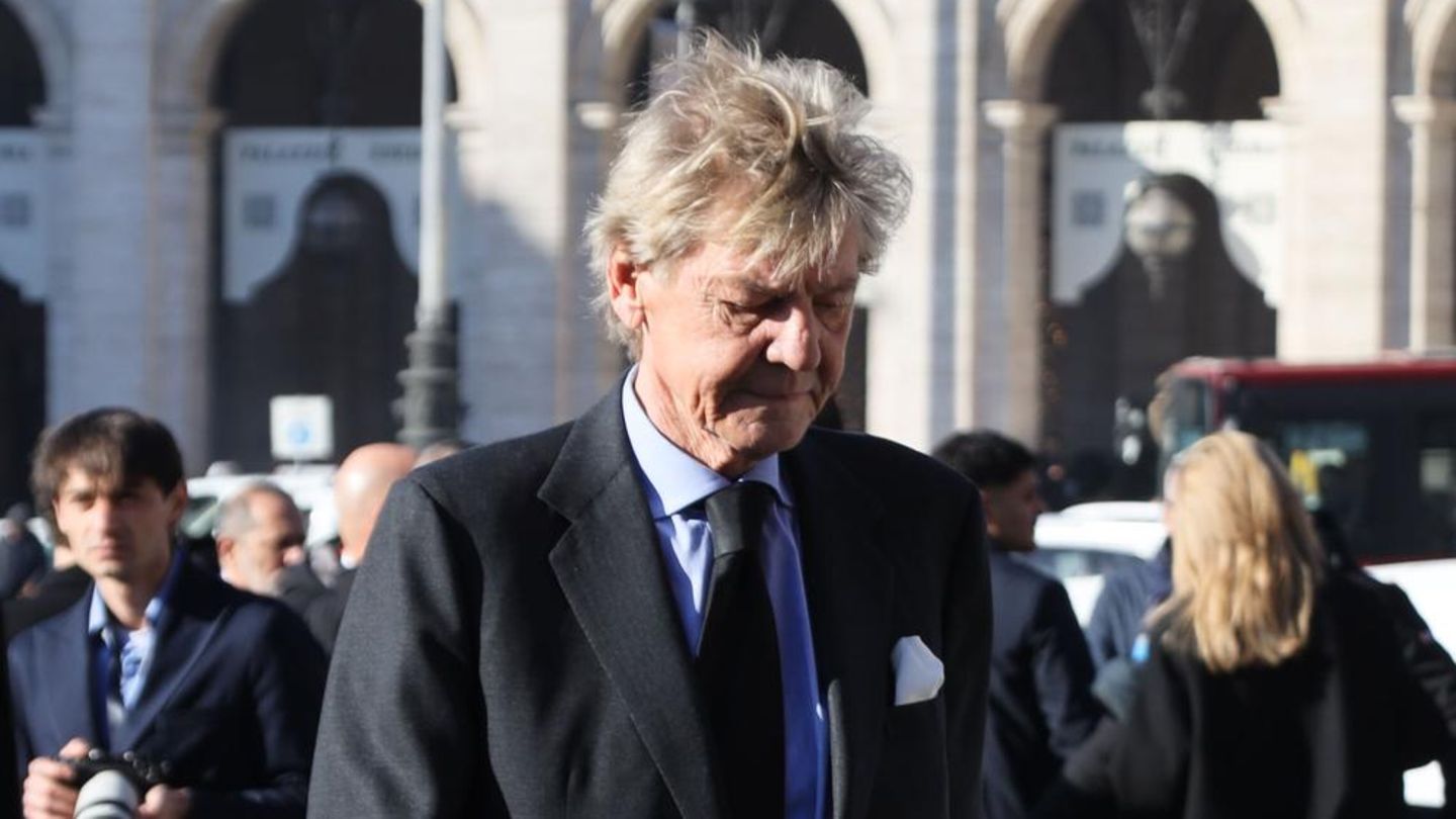 Ernst-August-von-Hannover-Ernst-August-von-Hannover-legt-denkw-rdigen-Auftritt-bei-Valentinos-Trauerfeier-hin