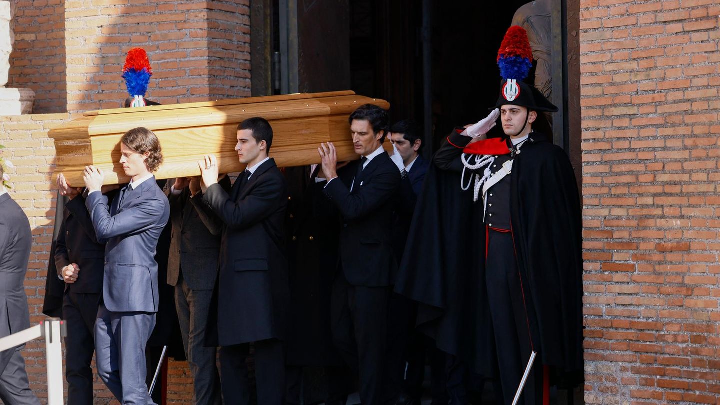 Tassilo-von-Bulgarien-Diesem-Prinzen-wird-bei-Valentinos-Trauerfeier-eine-gro-e-Ehre-zuteil