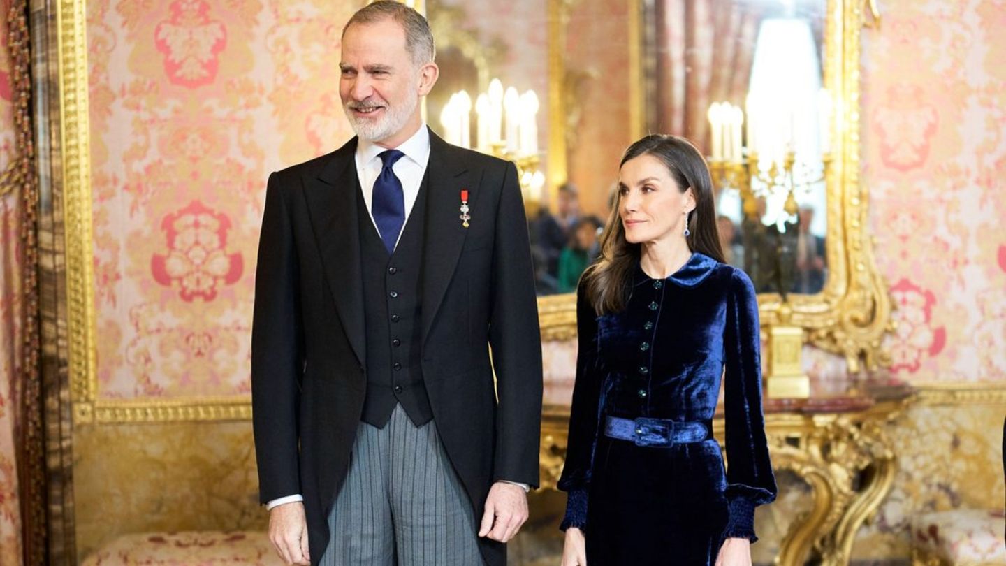 K-nigin-Letizia-bei-Neujahrsempfang-Sie-setzt-auf-die-Trendfarbe-2026