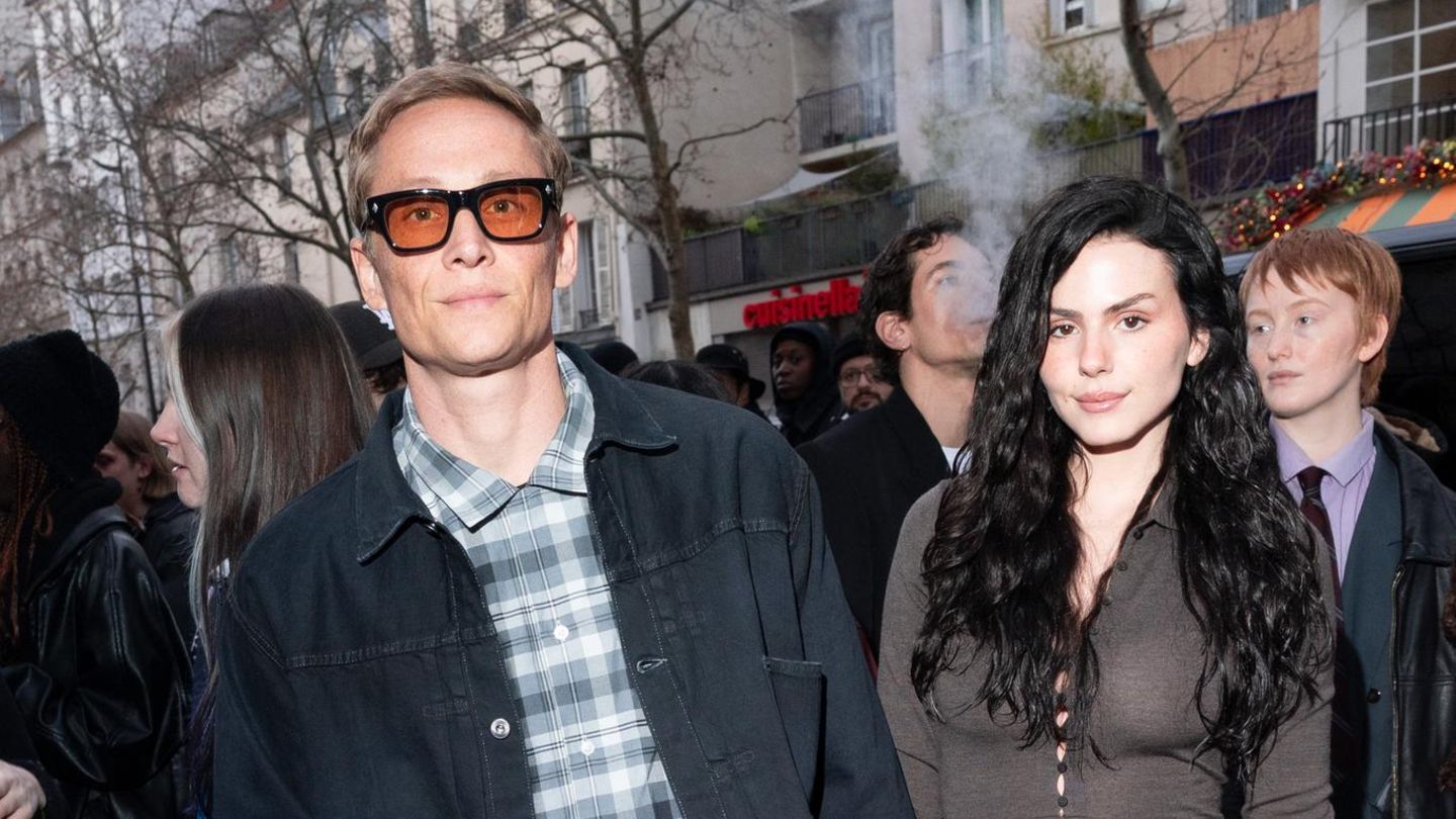 Ruby-O-Fee-Matthias-Schweigh-fer-Matthias-Schweigh-fer-und-seine-Ruby-stellen-ihren-Hochzeitsglow-in-Paris-zur-Schau