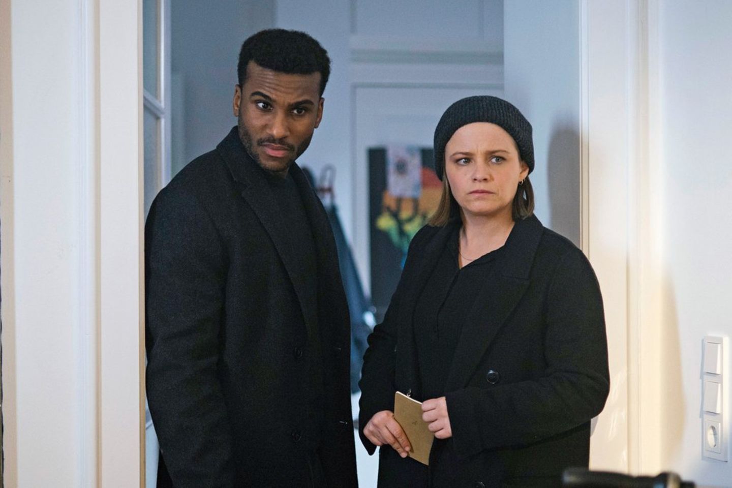 "Tatort: Wenn man nur einen retten könnte": Patrice Schipper (Tijan Njie, l. ) und Liv Moormann (Jasna Fritzi Bauer) sehen sic