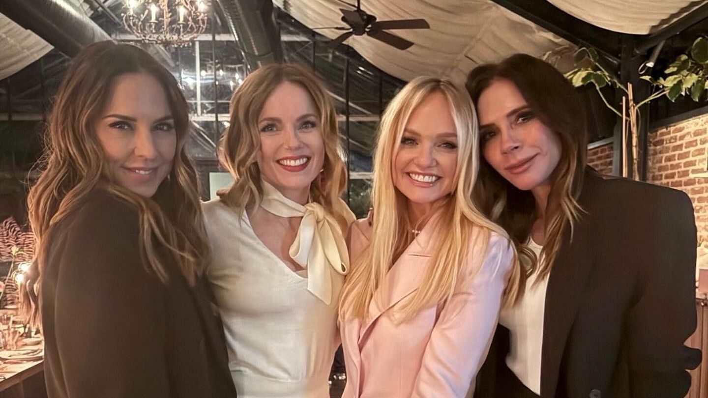 Fashion-Looks-Victoria-Beckham-bricht-ihr-Schweigen-nach-Familien-Drama