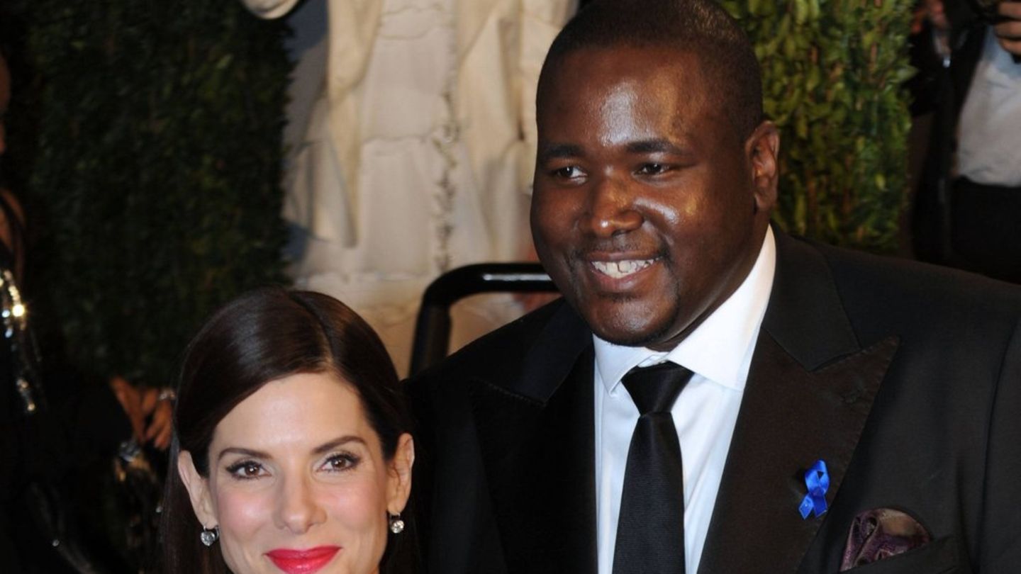 -Blind-Side-Star-Quinton-Aaron-Nach-Sturz-in-Klinik-eingeliefert