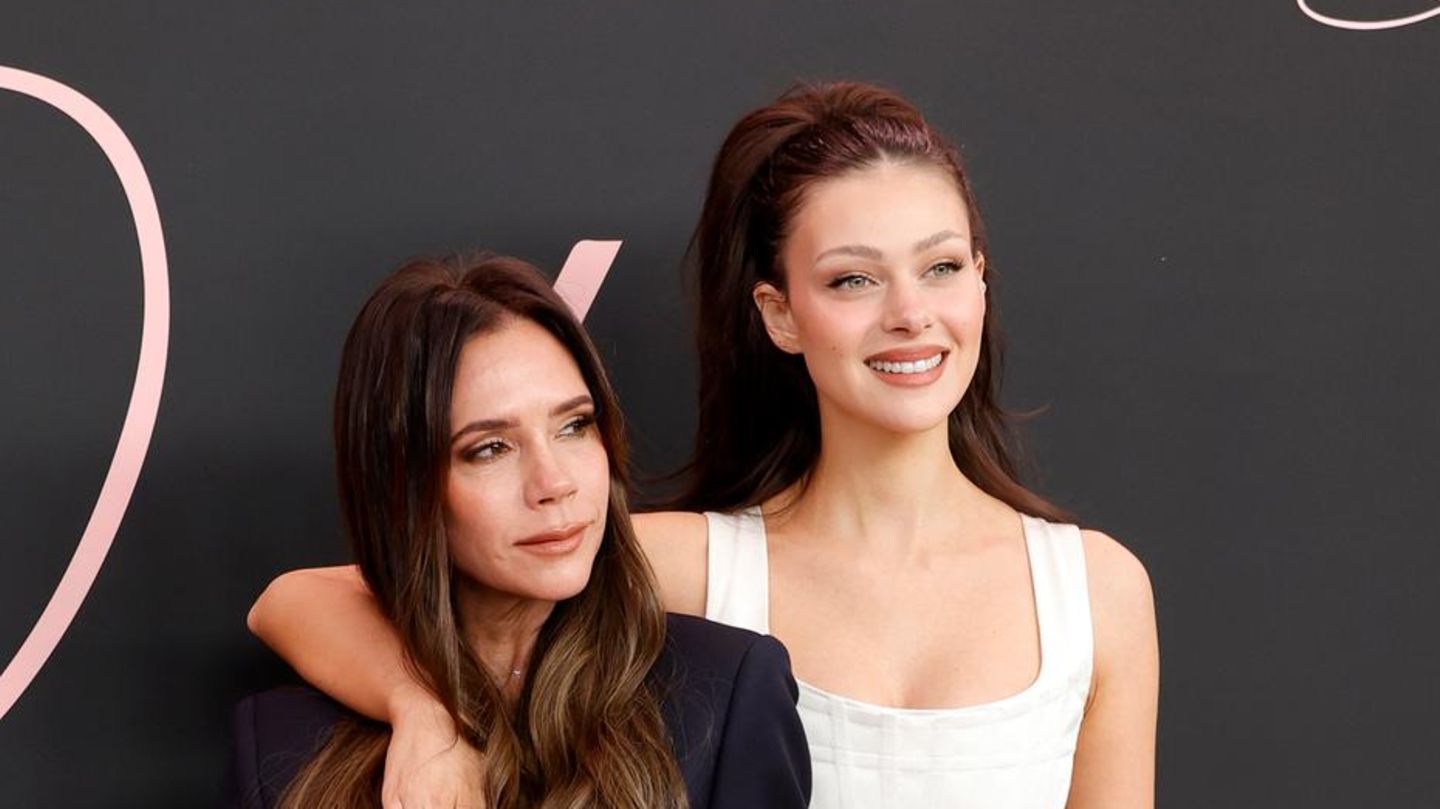 Victoria-Beckham-Brisante-SMS-enth-llen-Nicola-sorgte-f-r-heimliche-Hochzeitskorrekturen