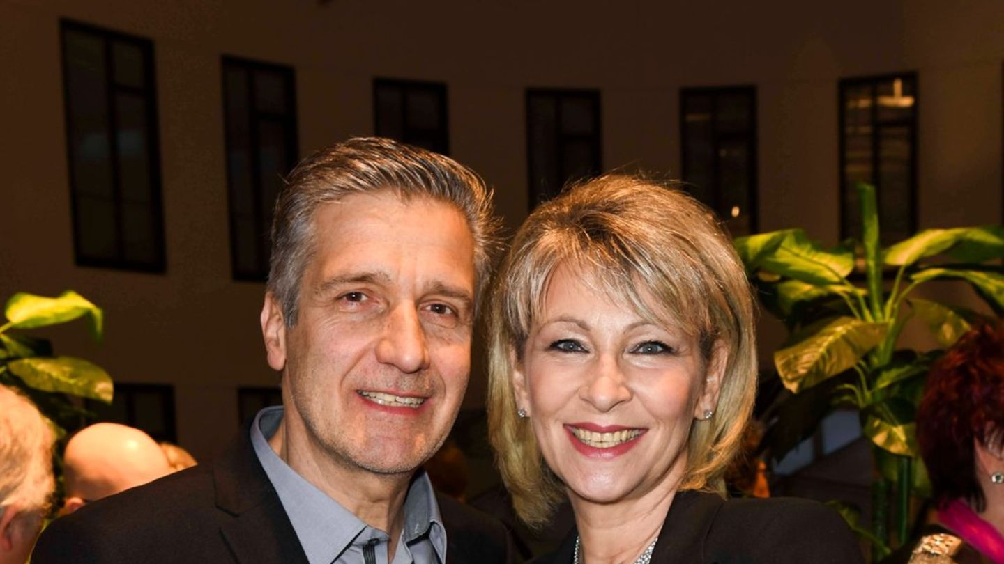 Sie-zieht-sich-aus-der-ffentlichkeit-zur-ck-Claudia-Jung-trauert-um-ihren-Ehemann