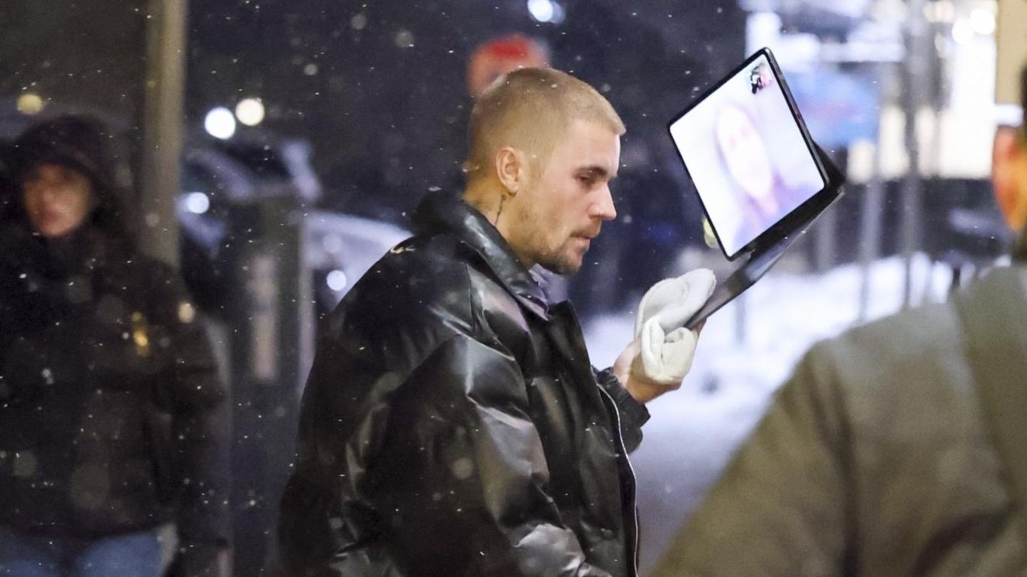 Nicht-kleckern-sondern-klotzen-Facetime-am-Laptop-Hier-scheint-er-Ehefrau-Hailey-besonders-zu-vermissen