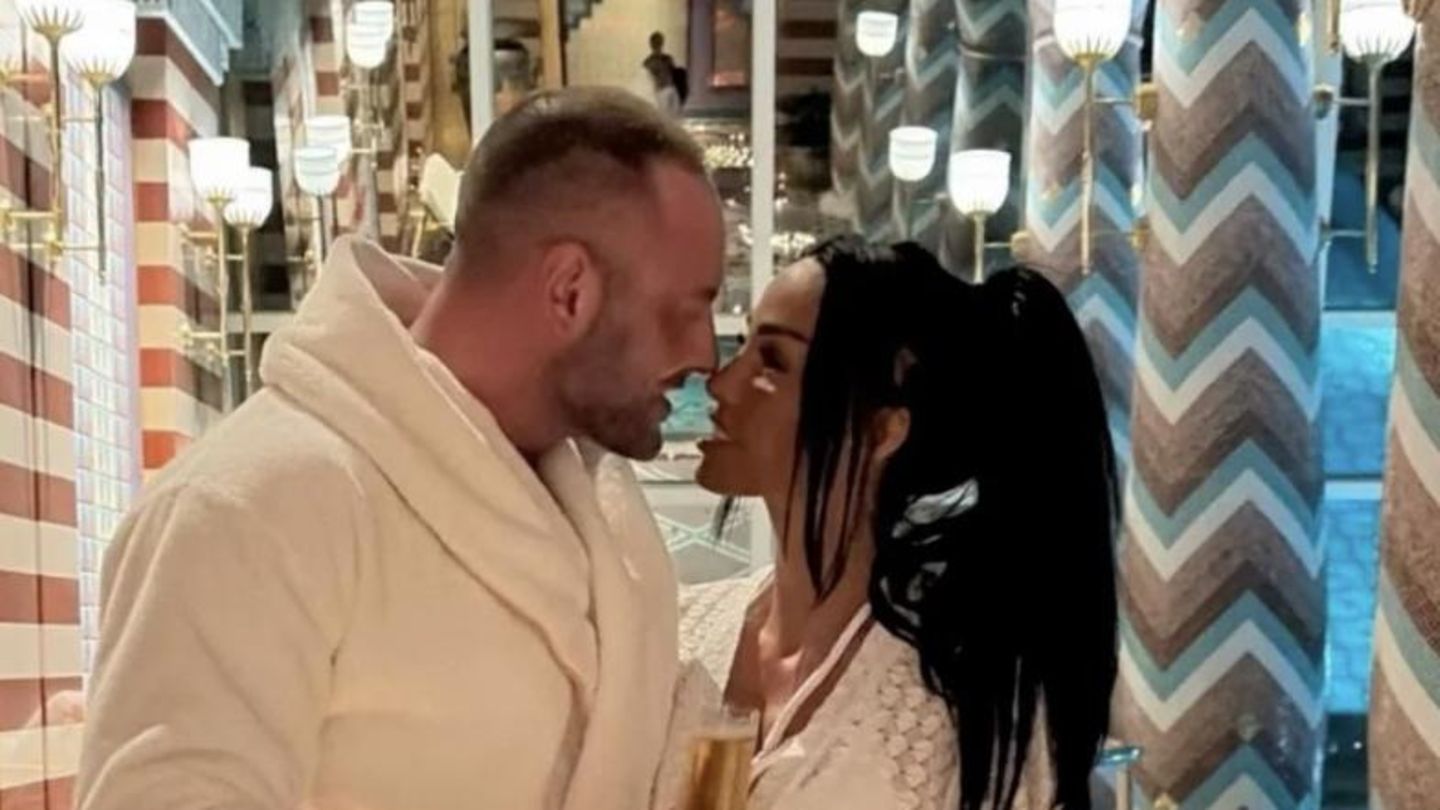 Verlobung-Hochzeit-Mit-diesem-XXL-Klunker-feiert-sie-ihre-vierte-Hochzeit