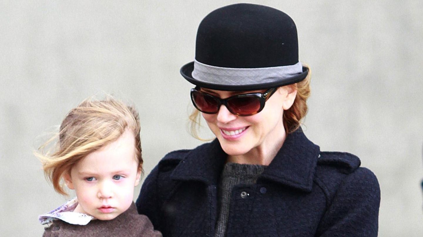 Star-Kids-Heute-zieht-ihre-17-j-hrige-Tochter-Sunday-Rose-in-Paris-alle-Blicke-auf-sich