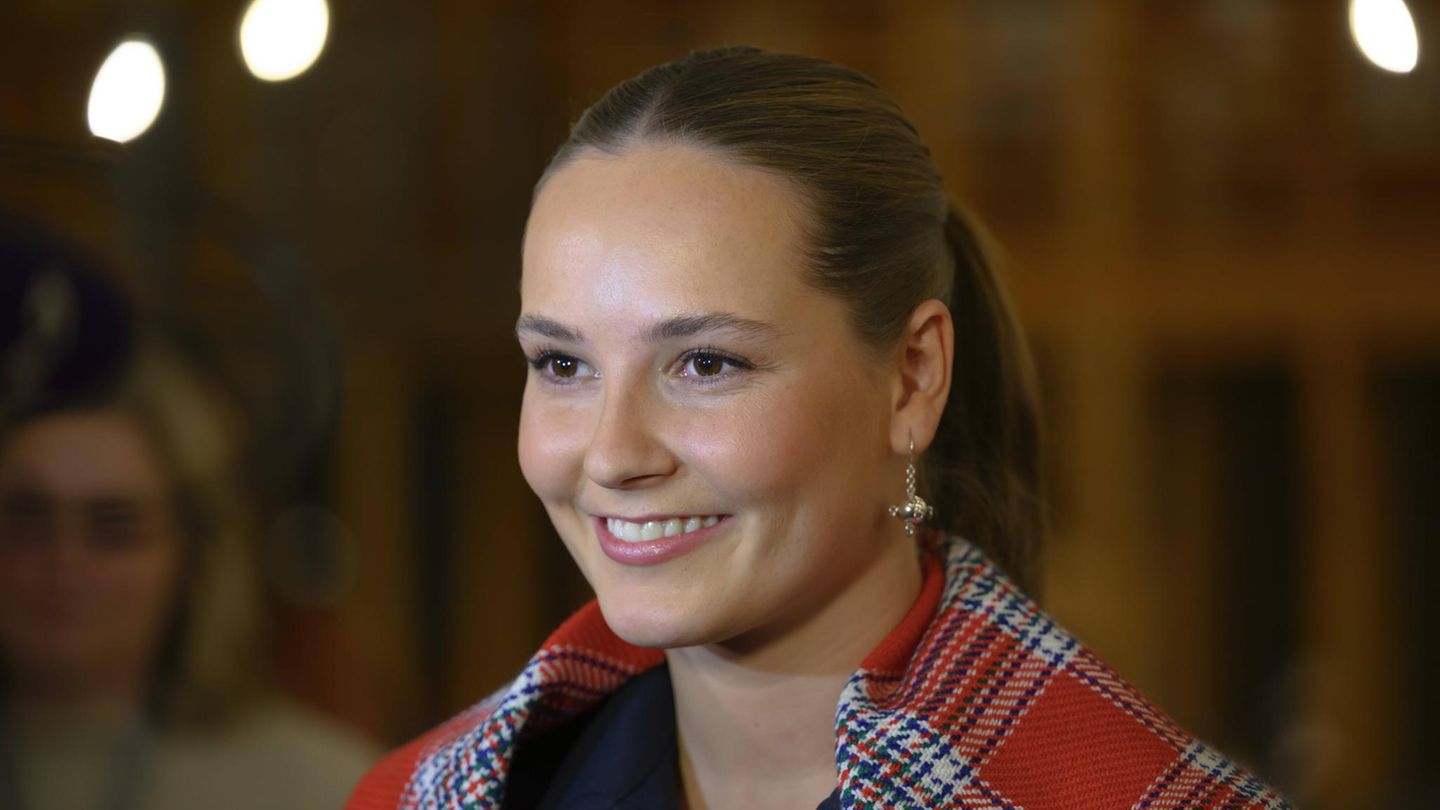 Bedeutsame-Accessoires-der-Royals-Mit-dieser-bedachten-Geste-beweist-Ingrid-Alexandra-wahre-Gr-e