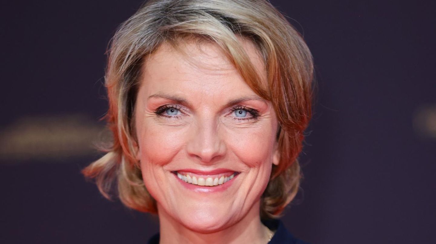 Stars-im-Beautywandel-So-sehr-hnelt-Marietta-Slomkas-erster-Auftritt-ihrem-heutigen-Beauty-Look