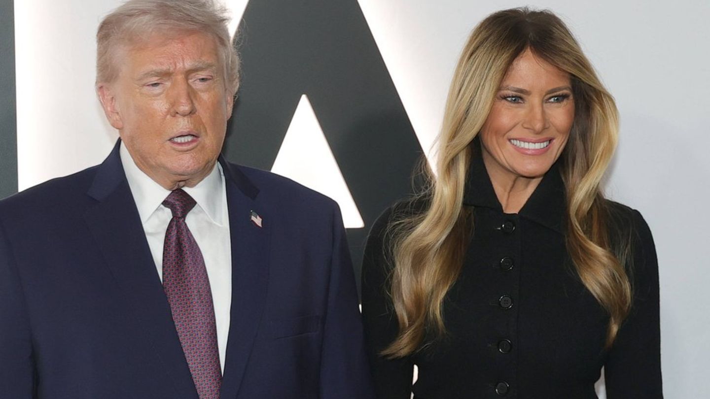 Premiere-von-Melania-Die-Trumps-zeigen-sich-Hand-in-Hand