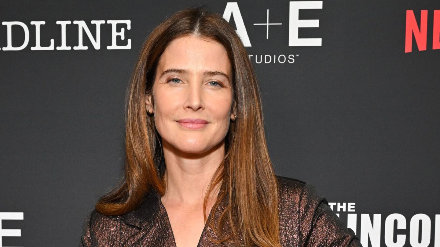 Forever-Young-Krasser-Foto-Vergleich-Auch-20-Jahre-sp-ter-trotzt-Cobie-Smulders-der-Zeit