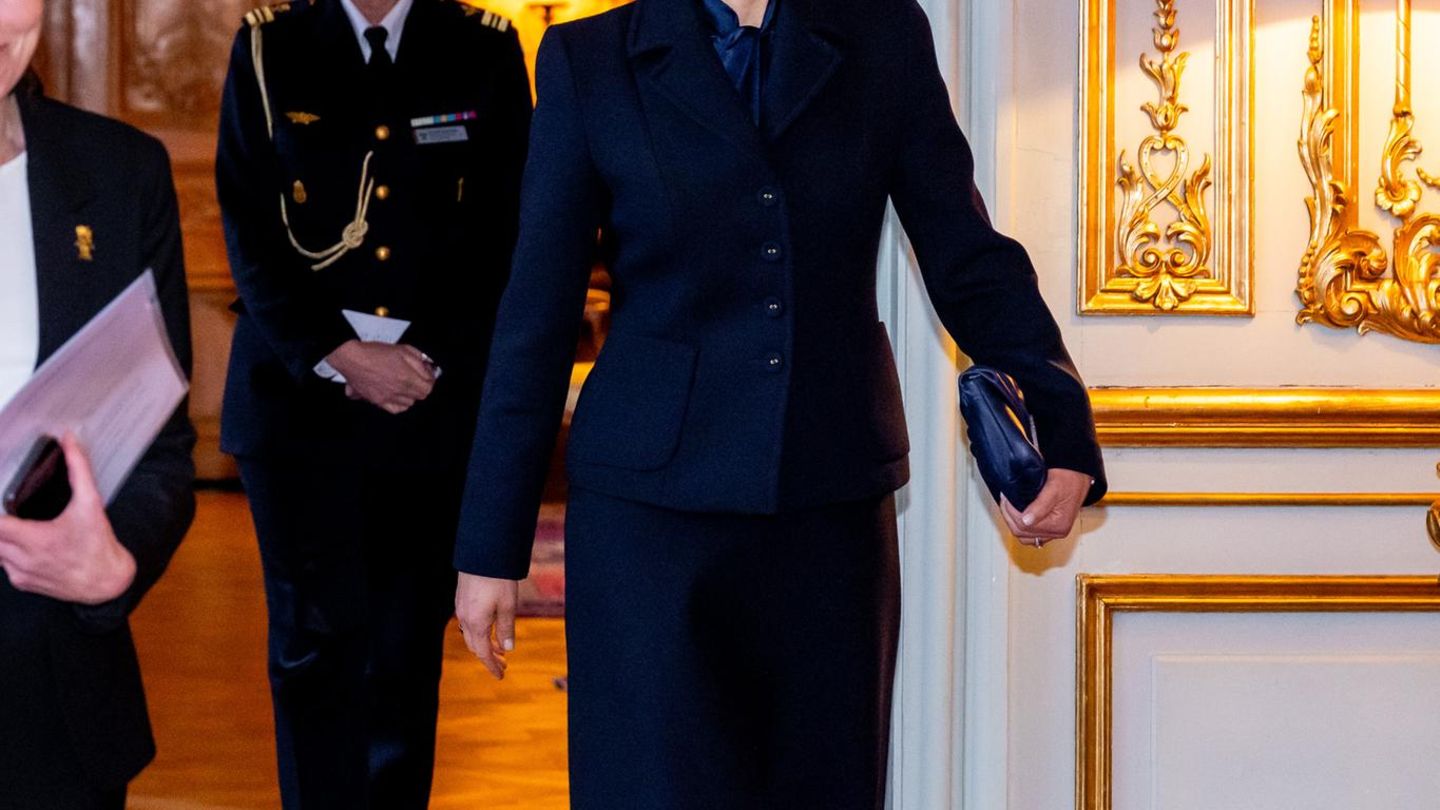 Zwei-Royals-ein-Look-Auf-dieses-Piece-schw-rt-nicht-nur-Prinzessin-Victoria