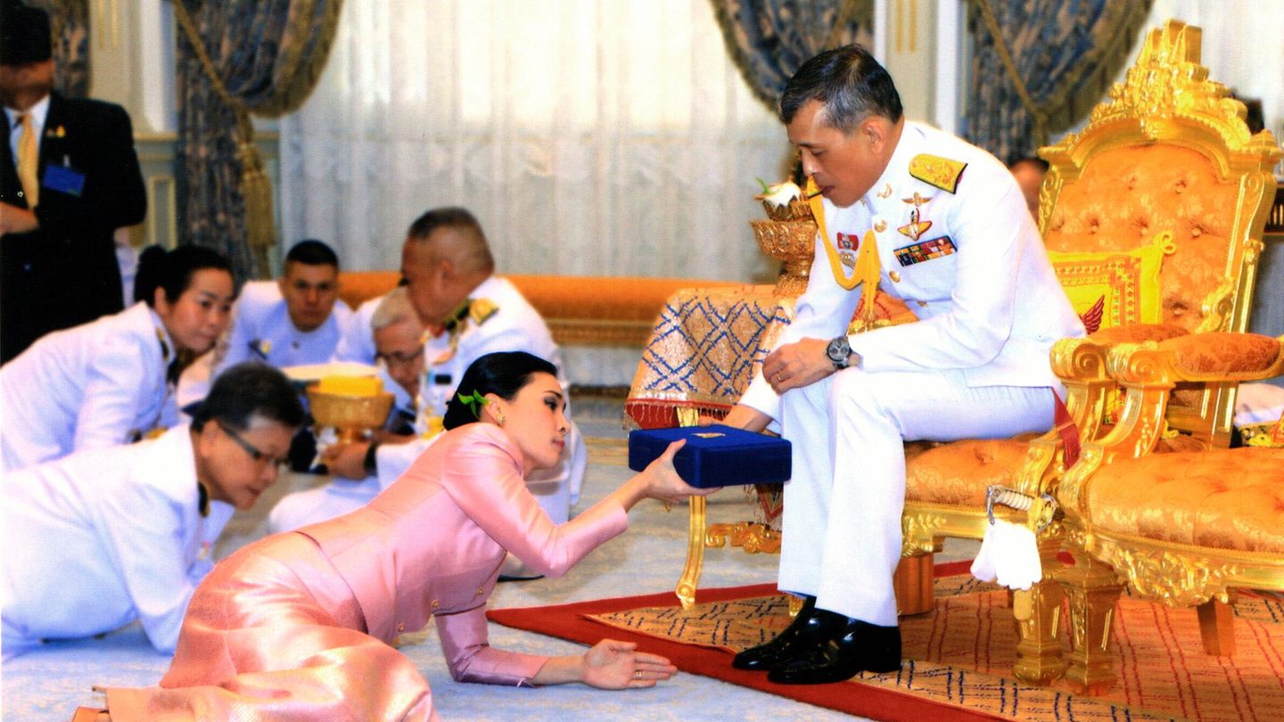 K-nigin-Suthida-Das-ist-die-K-nigin-an-der-Seite-von-Thailands-Skandal-Monarchen