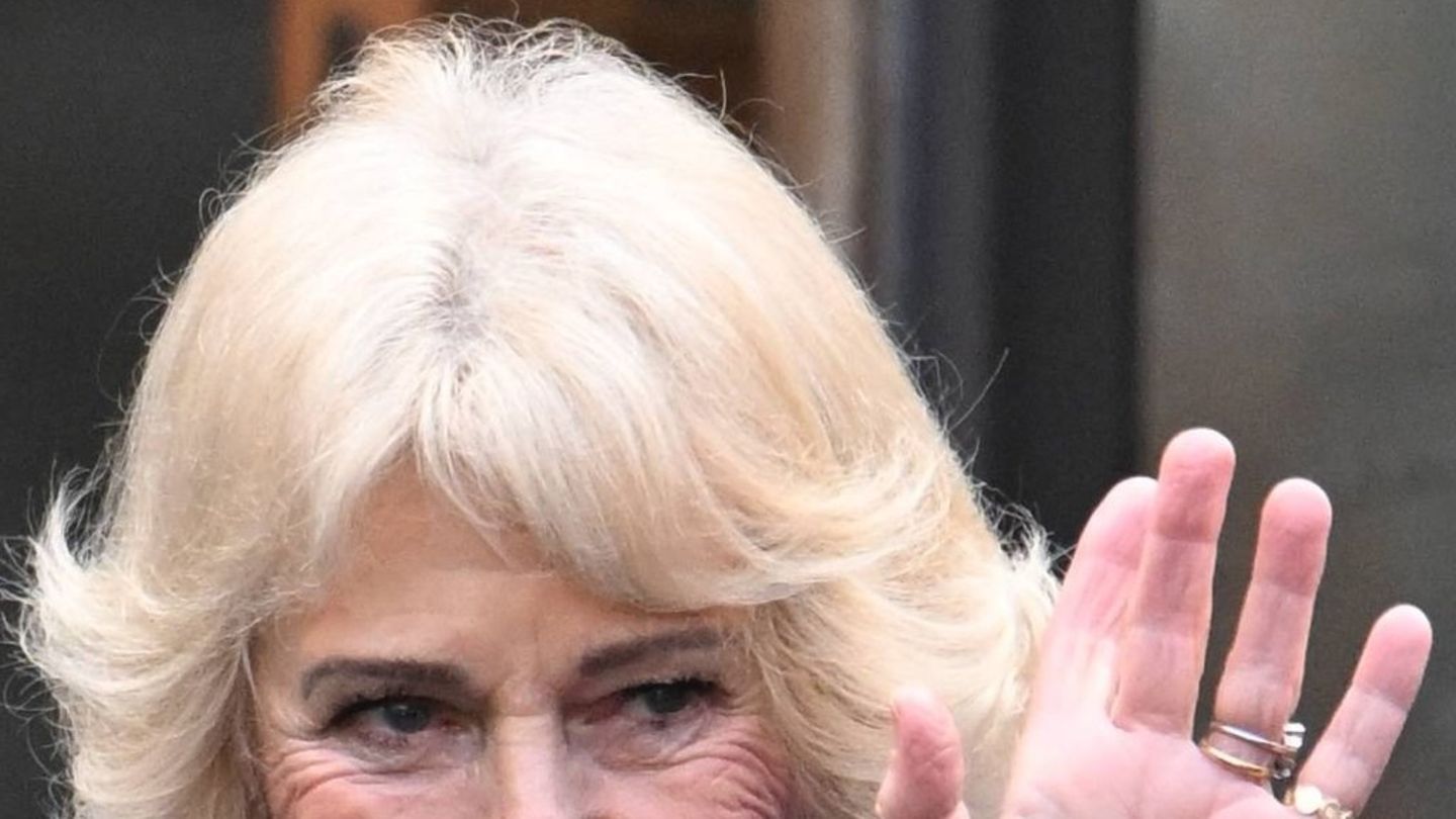Abschied-von-Dame-Jilly-Cooper-K-nigin-Camilla-bei-Gedenkfeier
