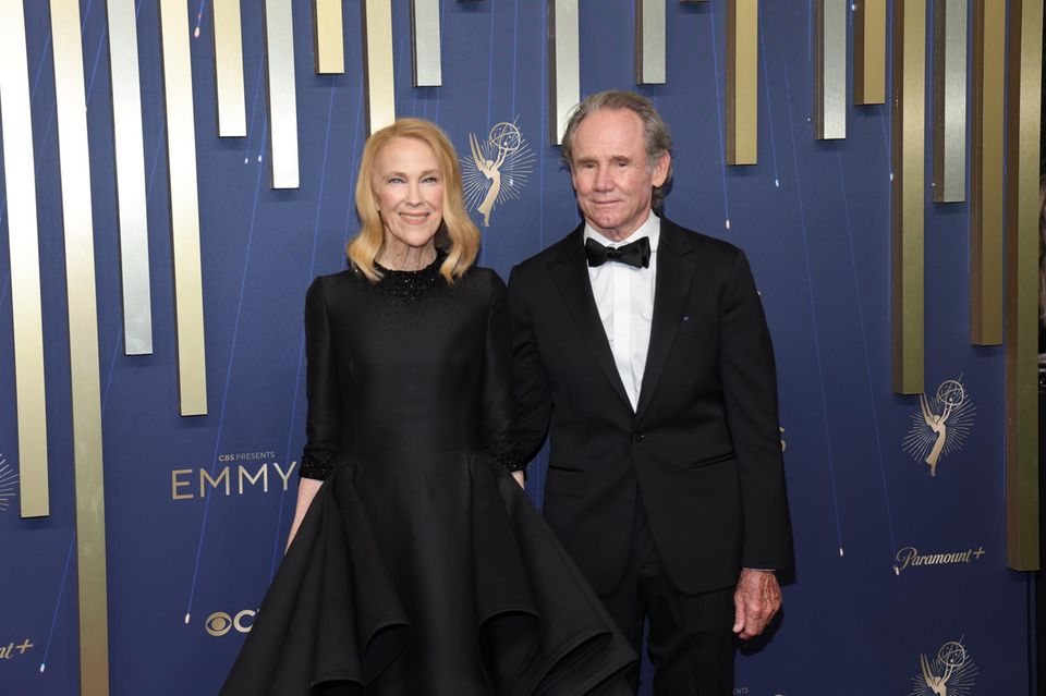 Catherine O'Hara und Bo Welch bei den Emmys am 14. September 2025.