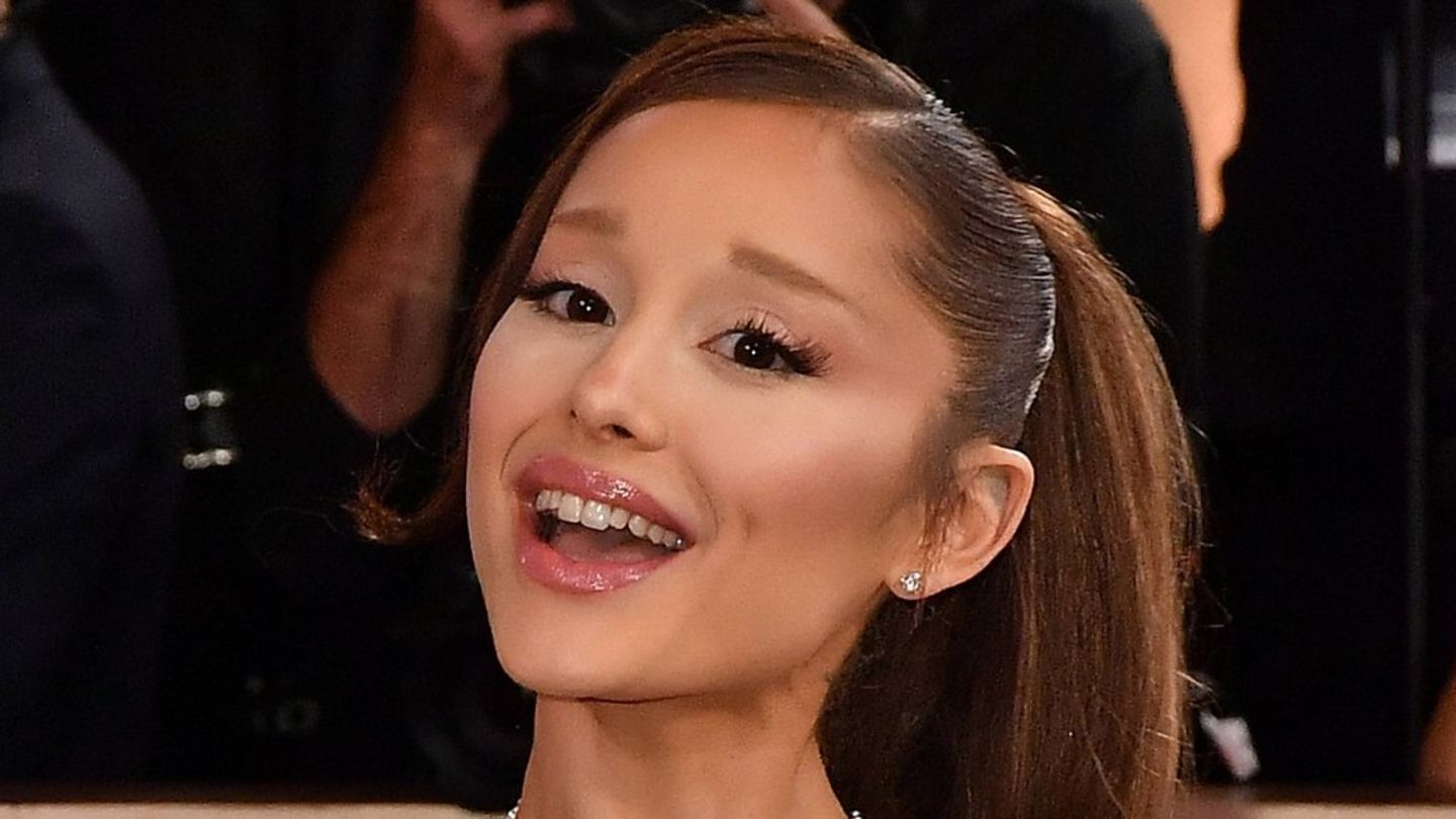 Ariana-Grande-Sie-am-siert-sich-ber-Vogue-Foto
