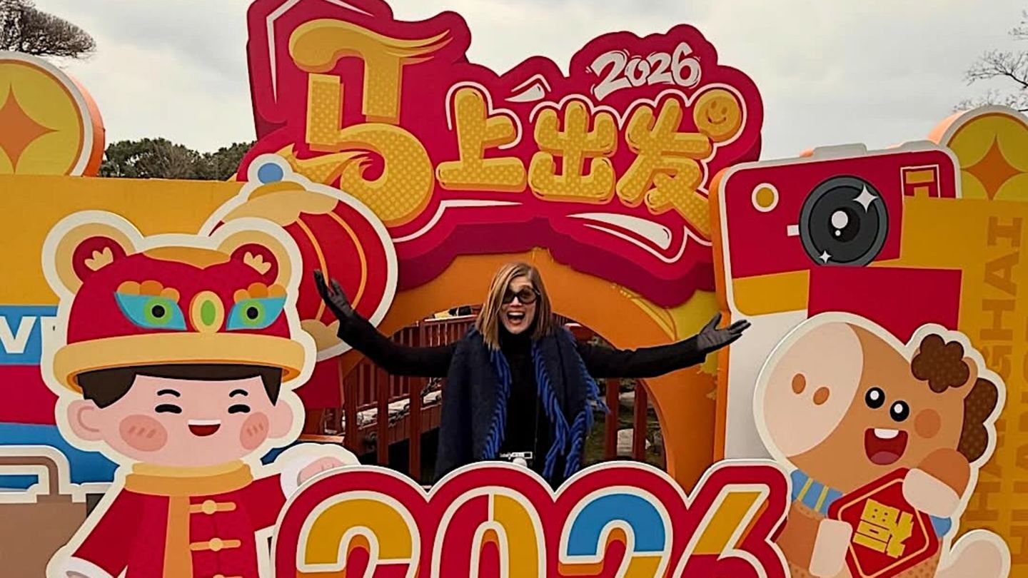 Urlaubsgr-e-2026-Wer-bringt-sich-in-Shanghai-schon-mal-in-Neujahrsstimmung-