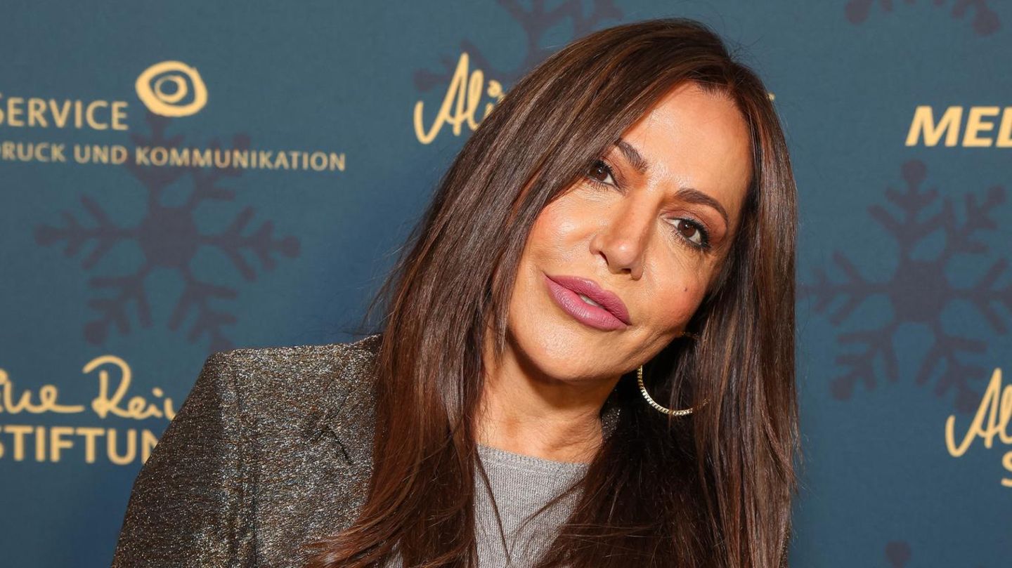 -H-tte-sie-nicht-erkannt-Simone-Thomalla-polarisiert-bei-der-Berlin-Fashion-Week-mit-ihrem-Aussehen