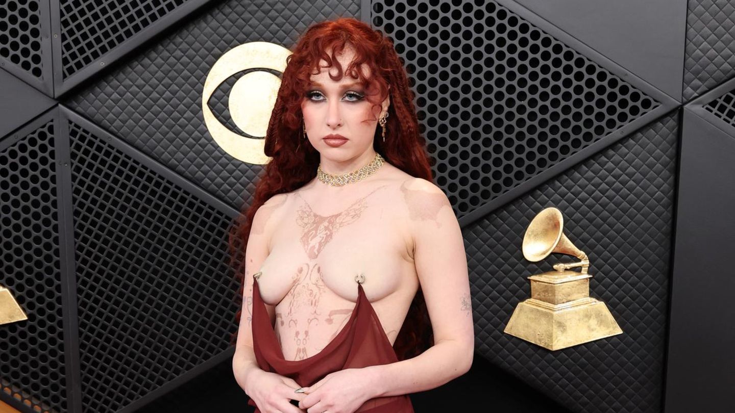 Nackt-Kleider-Mit-ihrem-provokanten-Grammys-Look-sorgt-sie-f-r-Gespr-chsstoff