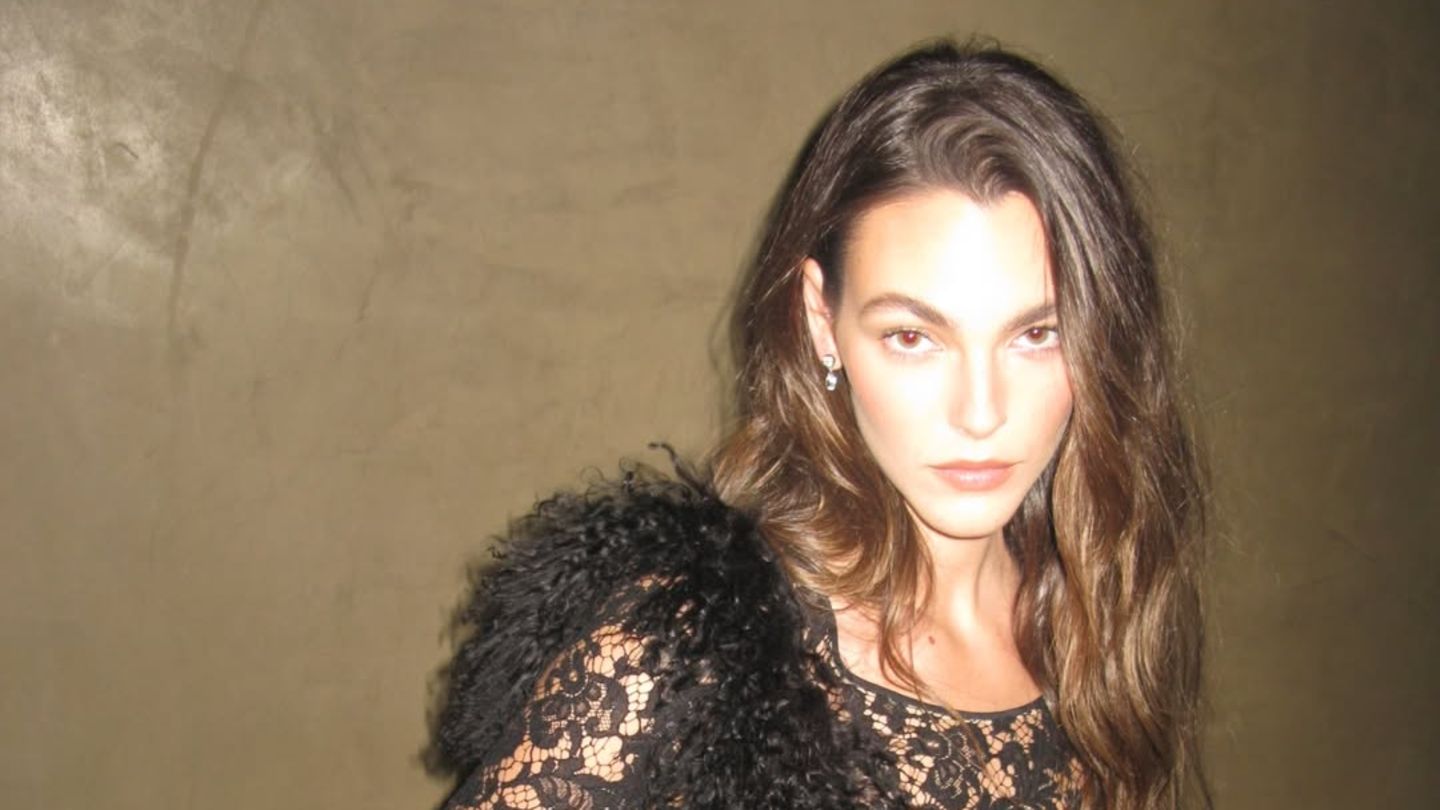 Nackt-Kleider-So-sexy-zieht-Leonardo-DiCaprios-Freundin-alle-Blicke-auf-sich