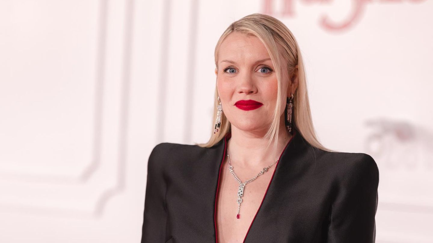 Emerald-Fennell-Alles-was-sie-ber-die-coolste-Frau-in-Hollywood-wissen-m-ssen