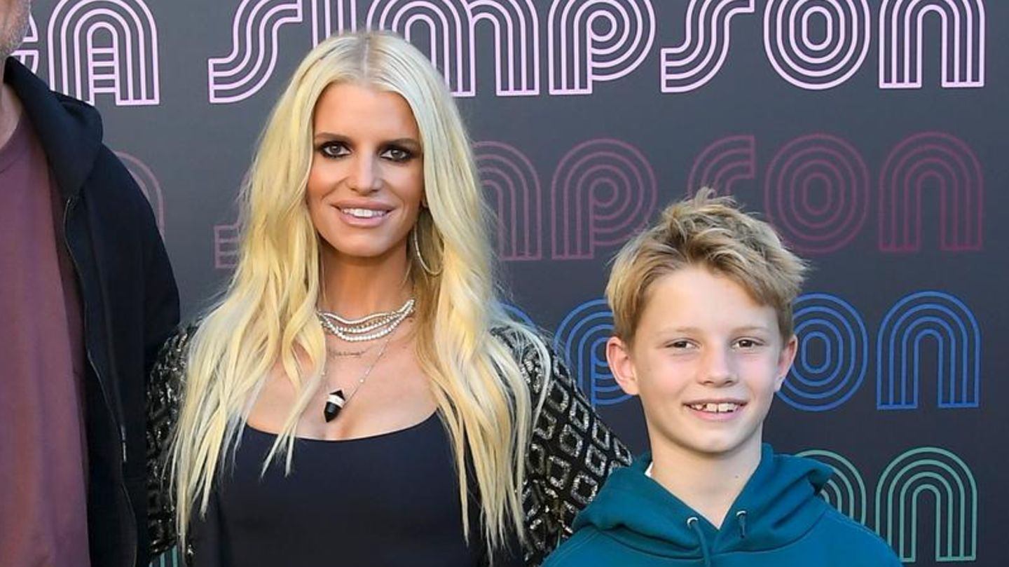 Jessica-Simpson-Wow-Auf-neuem-Foto-ist-Sohn-Ace-nicht-mehr-wiederzuerkennen