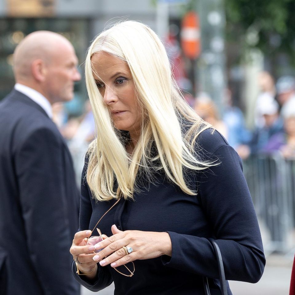 Prinzessin Mette-Marit entschuldigt sich öffentlich beim König | GALA.de