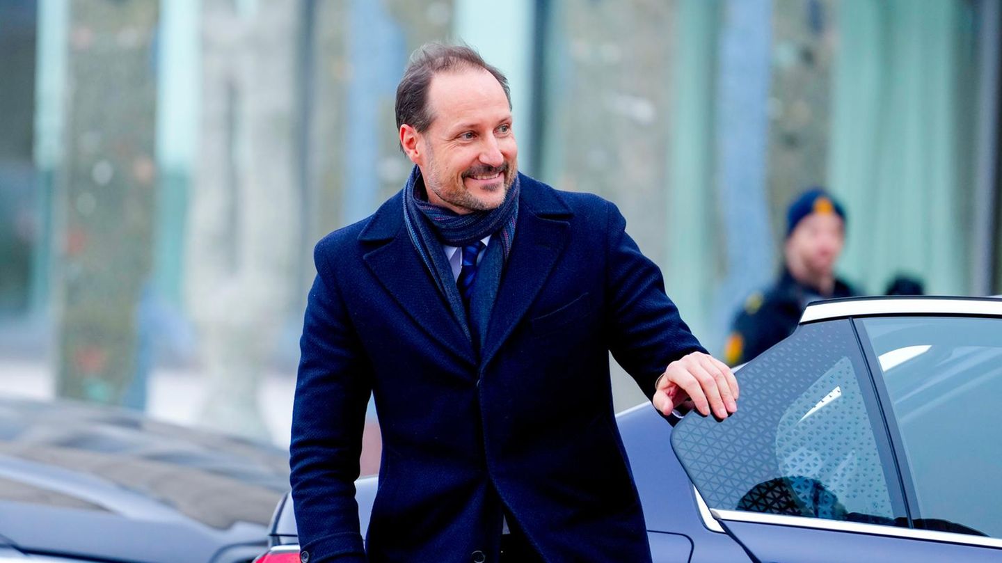 Prinz-Haakon-Maulkorb-f-r-Mette-Marit-Sage-ihr-dass-sie-das-nicht-darf-