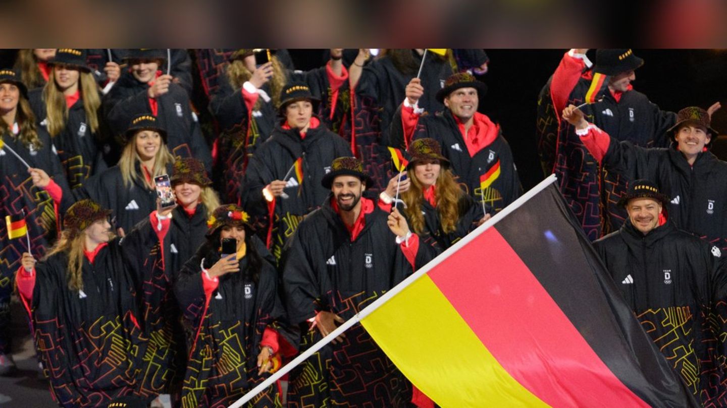 Bei-Olympia-Er-ffnungsfeier-Leon-Draisaitl-strahlt-als-Fahnentr-ger