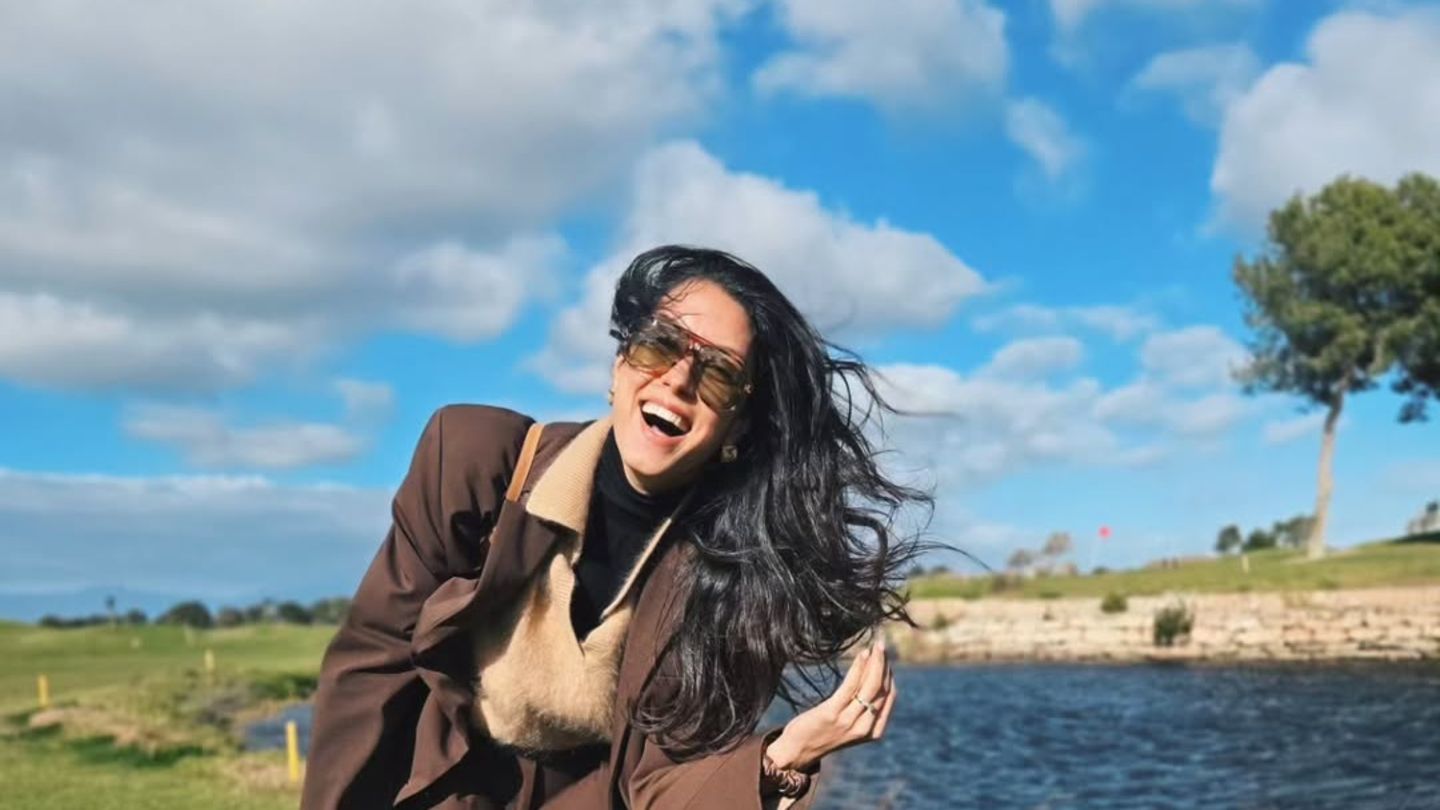 Rebecca-Mir-Massimo-Sinat-Ihr-kleiner-Lieblingsfotograf-bringt-sie-zum-Strahlen