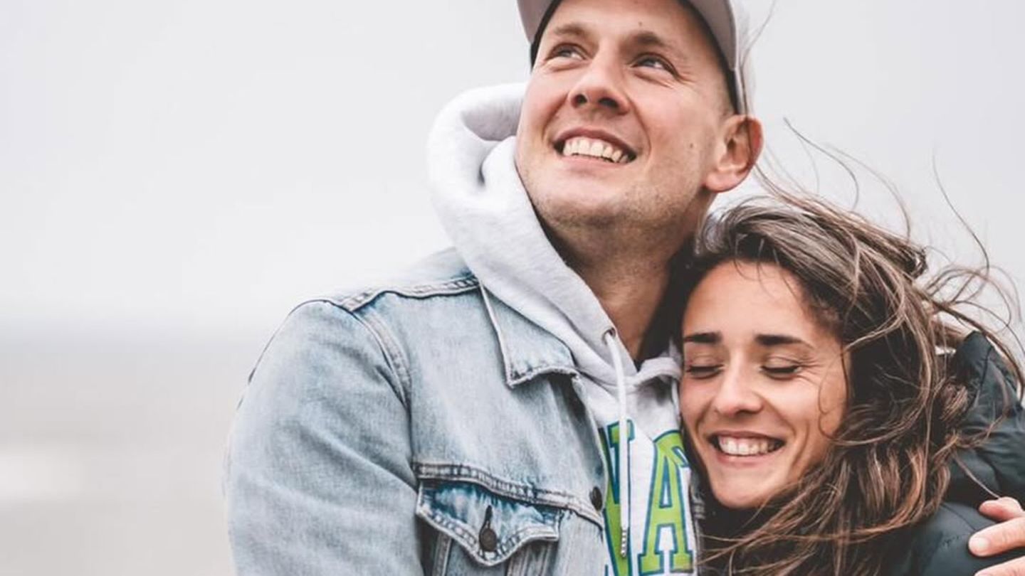 Starpaare-R-hrende-Liebesbotschaft-zum-18-Jahrestag