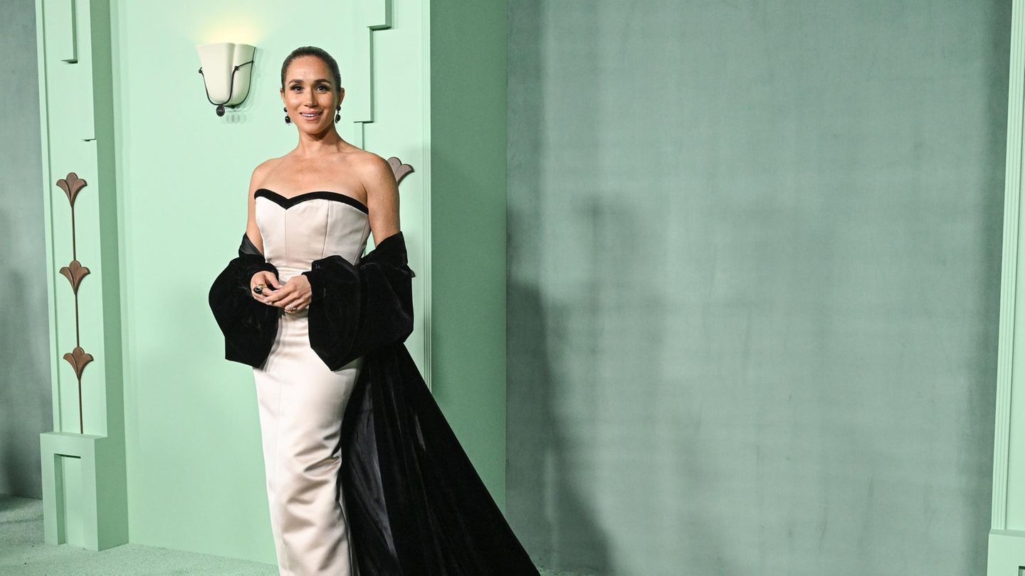 Herzogin-Meghan-Doch-hier-wird-es-bei-Meghans-Ma-anfertigung-fast-brenzlich