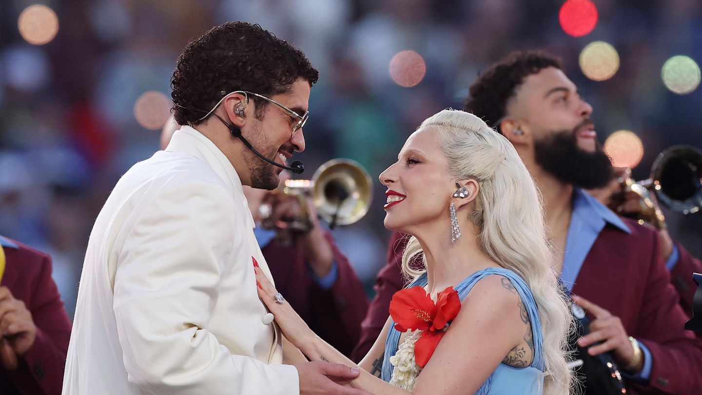 Super-Bowl-2026-Bad-Bunny-berrascht-beim-Super-Bowl-mit-diesen-Starg-sten