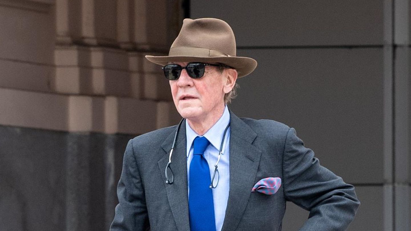 Ernst-August-von-Hannover-Ernst-August-von-Hannover-zeigt-sich-innig-mit-Ex-Claudia