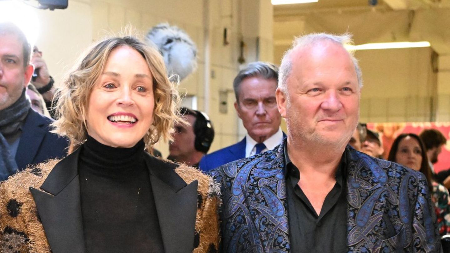 Sharon-Stone-vor-dem-Wiener-Opernball-Sie-hat-mit-ihrem-Sohn-Walzer-ge-bt