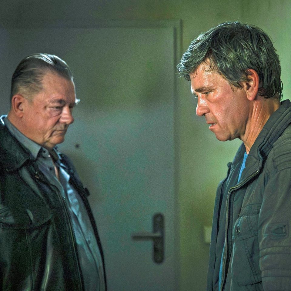 Henry Koitzsch (Peter Kurth, l.) und Michael Lehmann (Peter Schneider) fühlen sich in