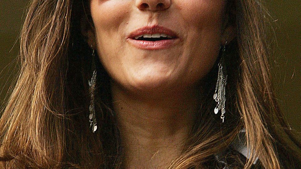 Slightly disheveled hair, cool sunglasses and sparkling jewelry: Catherine, Princess of Wales, showed a different side of herself in 2007.