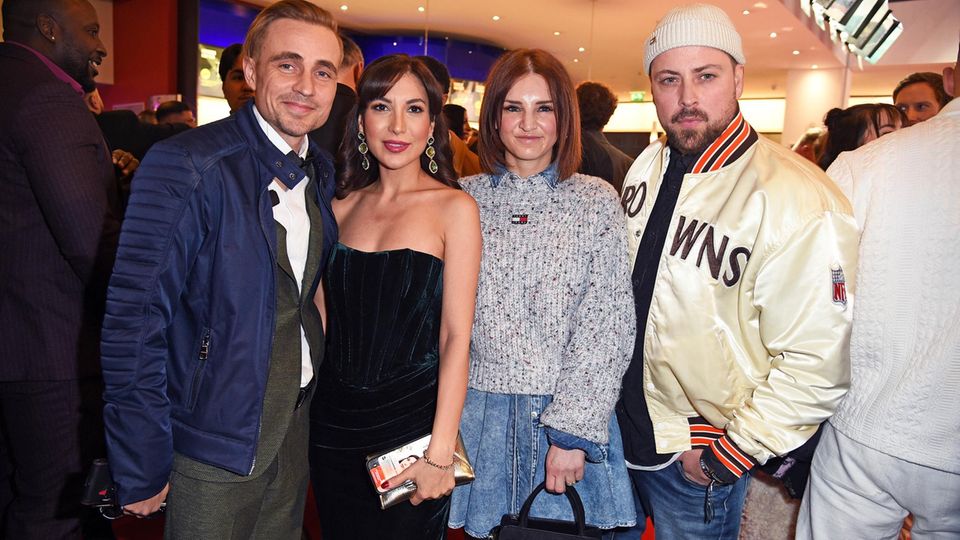 Константин фон Яшерофф со своей тогдашней партнершей Дидем Эрчин, Софи Винтерберг и Феликсом фон Яшероффом.