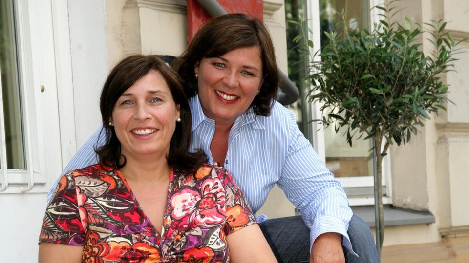 Linda und Vera Int-Veen, hier zusammen in Berlin im Juli 2010.