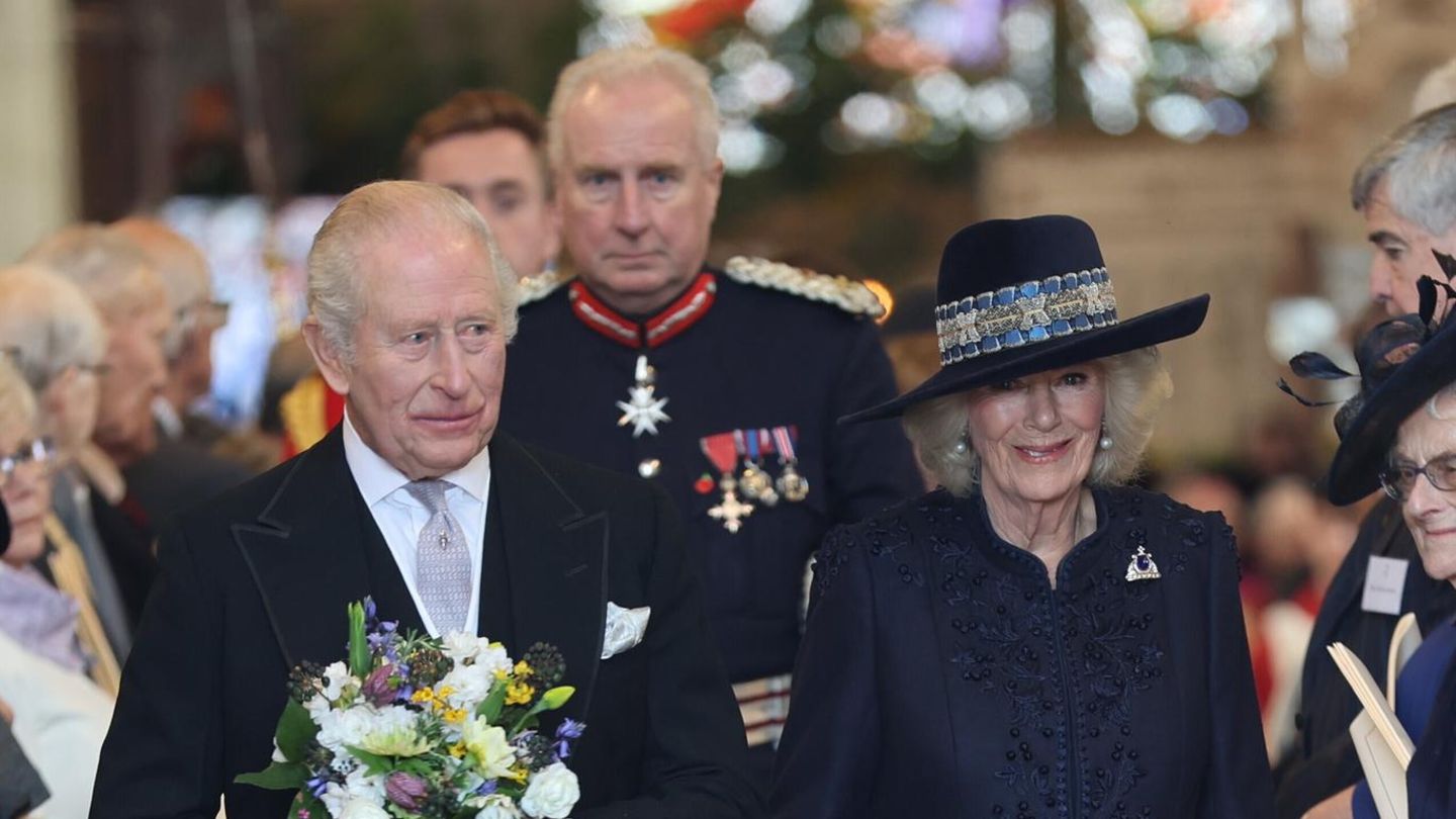 Charles + Camilla: Feierlich läutet das Königspaar die Ostertage ein ...